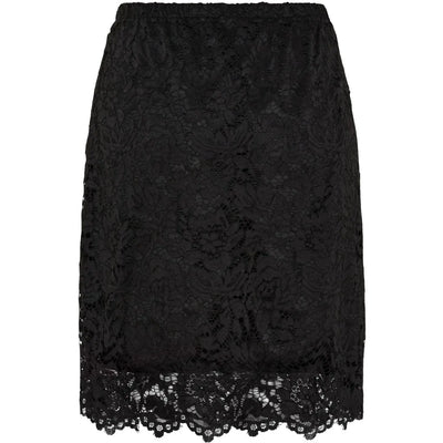 Svart skjørt med elastisk liv, komplekst blondemønster og dekorativ blondekant nederst.