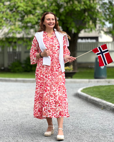 Kjole med binde effekt i halsen