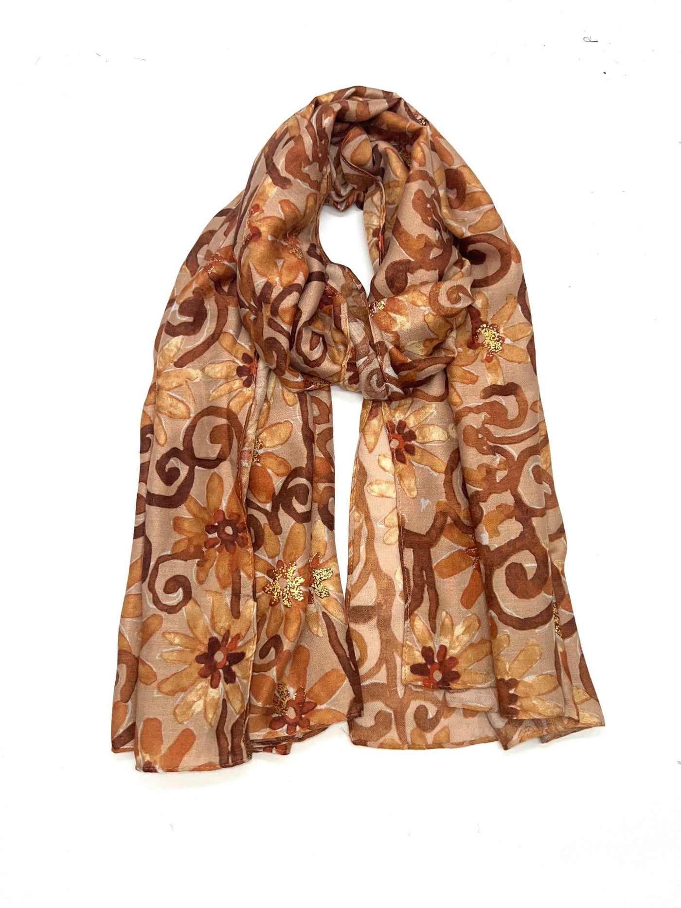 Skjerf med blomstermønster i jordtoner som brun, oransje og beige. Lett og luftig drapert.