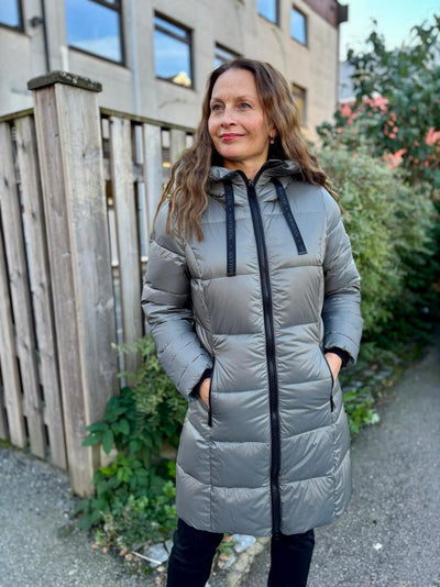 Lett Dunjakke med hette