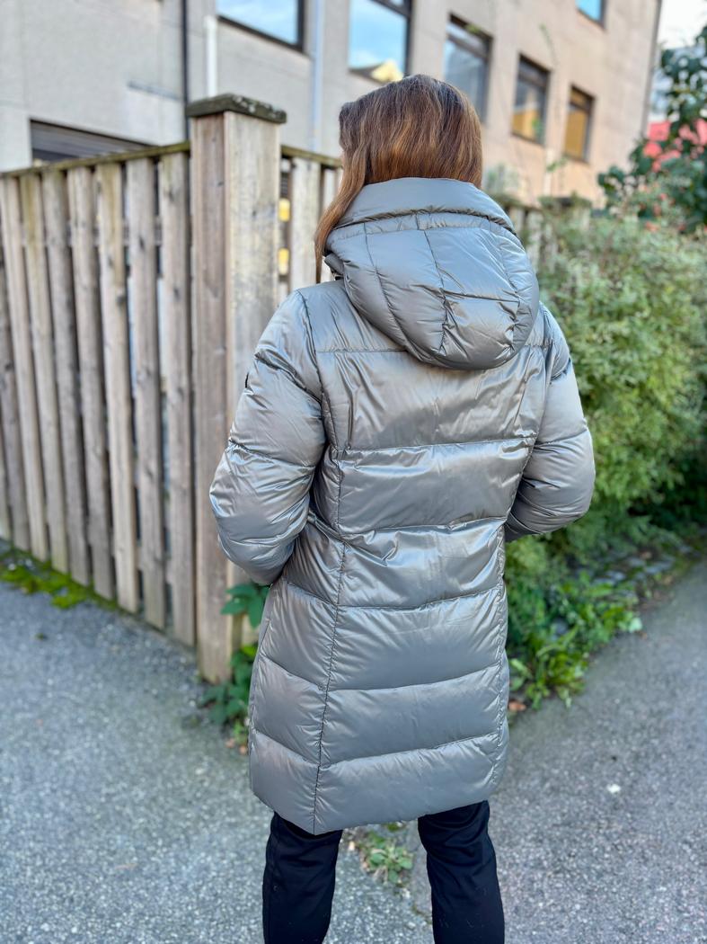 Lett Dunjakke med hette