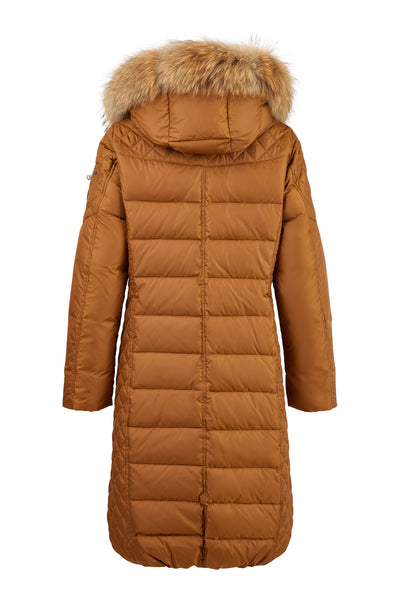 Lang brun dunkåpe med pelskantet hette, horisontale og diagonale sømmer.