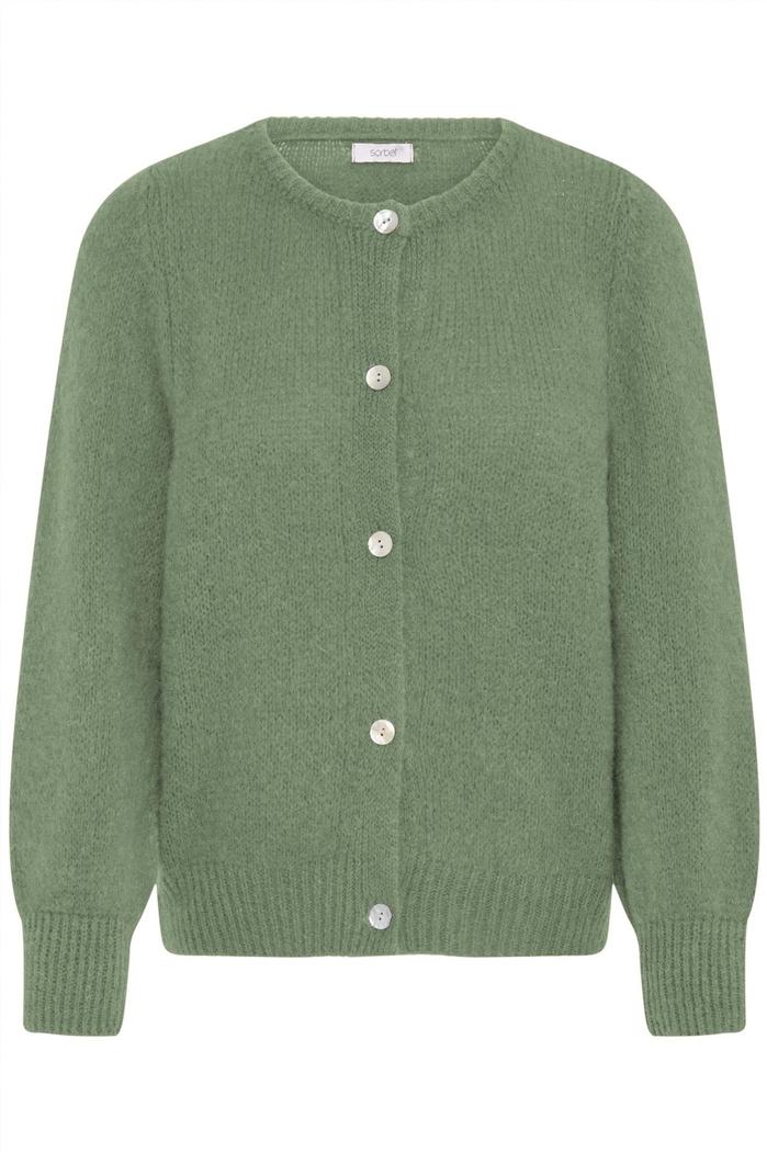 Grønn strikket cardigan med rund hals, lange ermer, ribbestrikkede mansjetter og knapper foran.