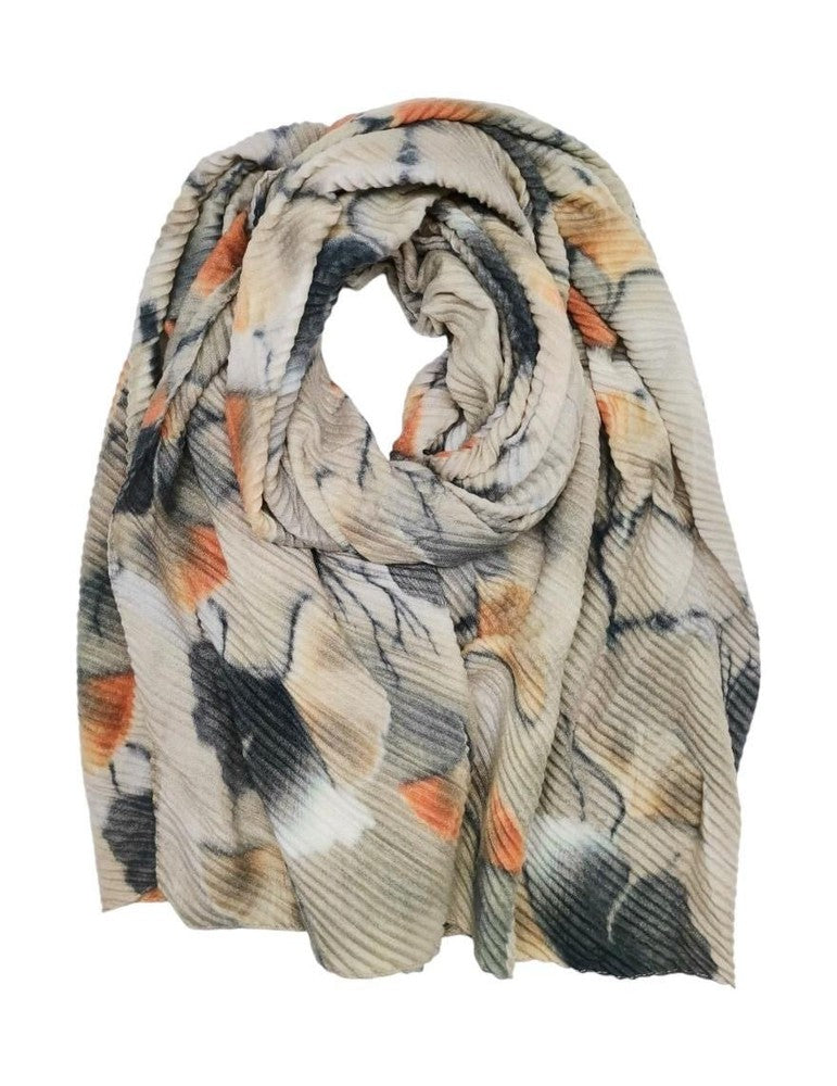 Skjerf med krøllete tekstur i beige, hvit, svart og oransje. Stort, rektangulært skjerf.