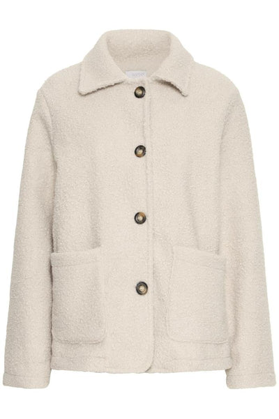 Lys beige jakke med teksturert overflate, knappestenging og to frontlommer.