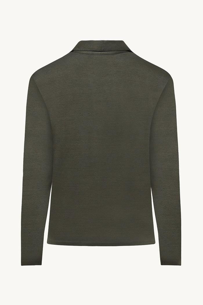 Grønn, langermet genser sett bakfra, med krage og enkel design uten mønstre.