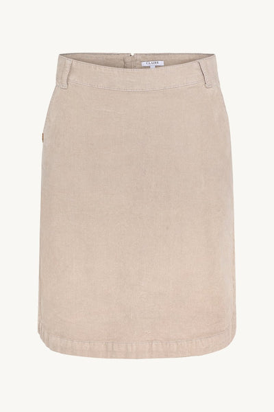 Enkelt, stilrent skjørt i beige med glidelås bak, to baklommer og beltehemper rundt midjen.