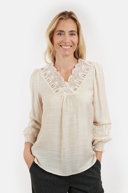 Bluse m/broderi