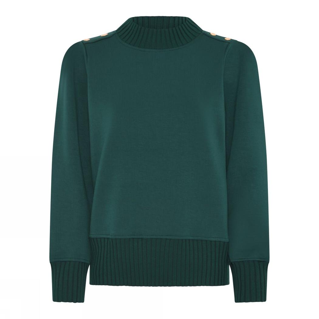 Grønn jumper med ribbestrikket hals, mansjetter og dekorative knapper på skuldrene.
