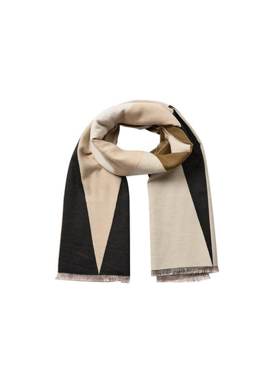Skjerf med geometrisk design i svart, beige, brun. Lagt i løkke, franske kanter.