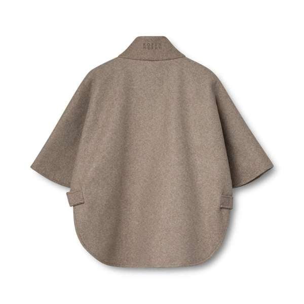 Poncho med høy krage, korte ermer, knappelukking og brun ullstoff.