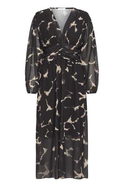 Kjole med mørke og lyse mønstre, dyp V-utringning og rynket midje.