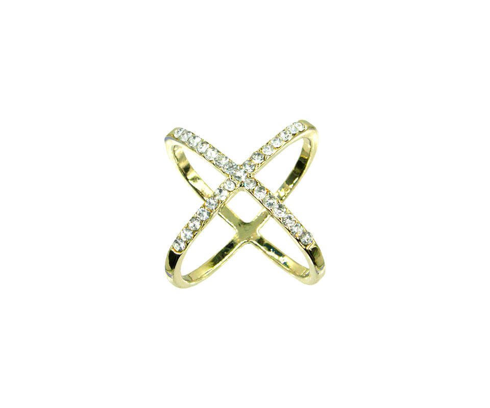 Gullfarget X-formet ring med glitrende strasssteiner langs hele designet.