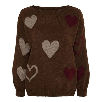 Brun genser med hjerteformet mønster i ulike farger og lange ermer.