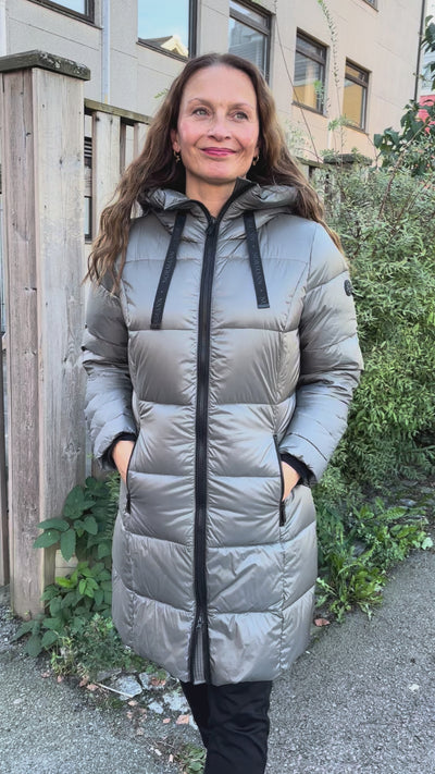 Lett Dunjakke med hette