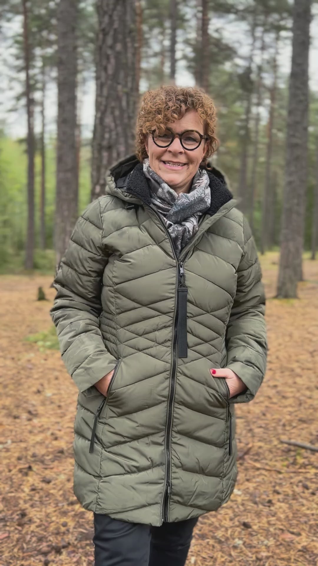 Ytterjakke med hette