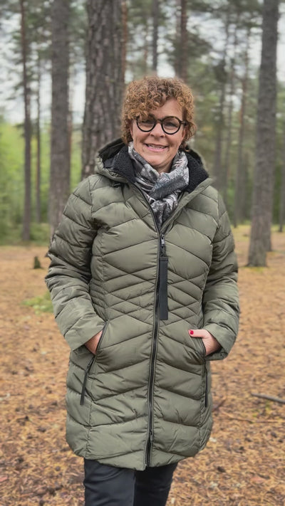 Ytterjakke med hette