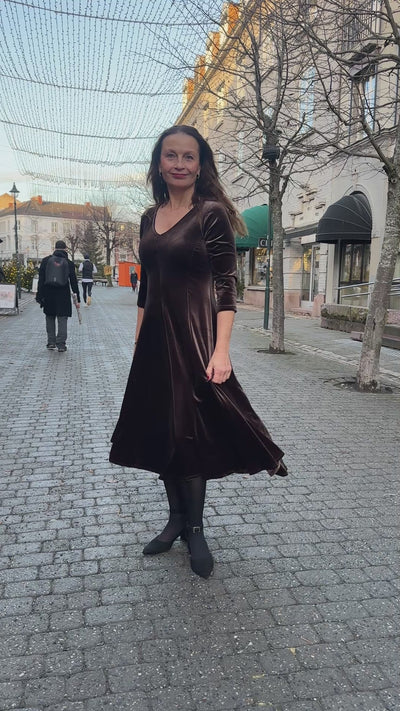 Velour kjole m v hals
