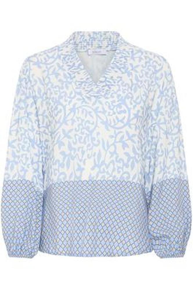 Bluse med v-hals, lyseblått mønster øverst, rutete nederst, lange ermer med elastiske mansjetter.
