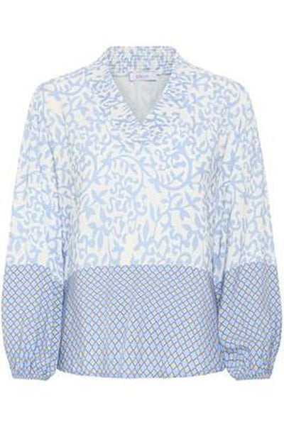 Bluse med v-hals, lyseblått mønster øverst, rutete nederst, lange ermer med elastiske mansjetter.