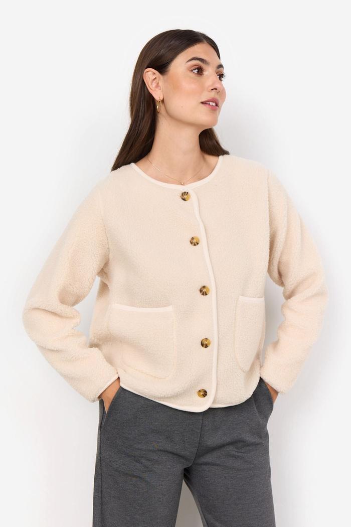 Lys cardigan i fleece-stil med knapper og to lommer. Avslappet passform.