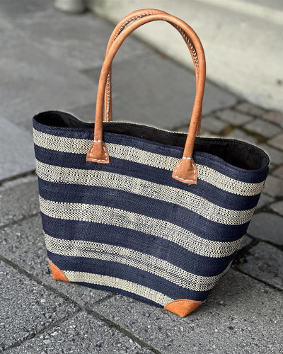Stråkurv i striper med skinn M-Vesker-Found By Stili