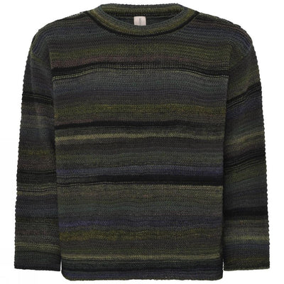 Flerfarget pullover med horisontale striper, strikket tekstur, rund hals og lange ermer.