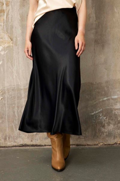 Roza skirt sateng skjørt m stretch