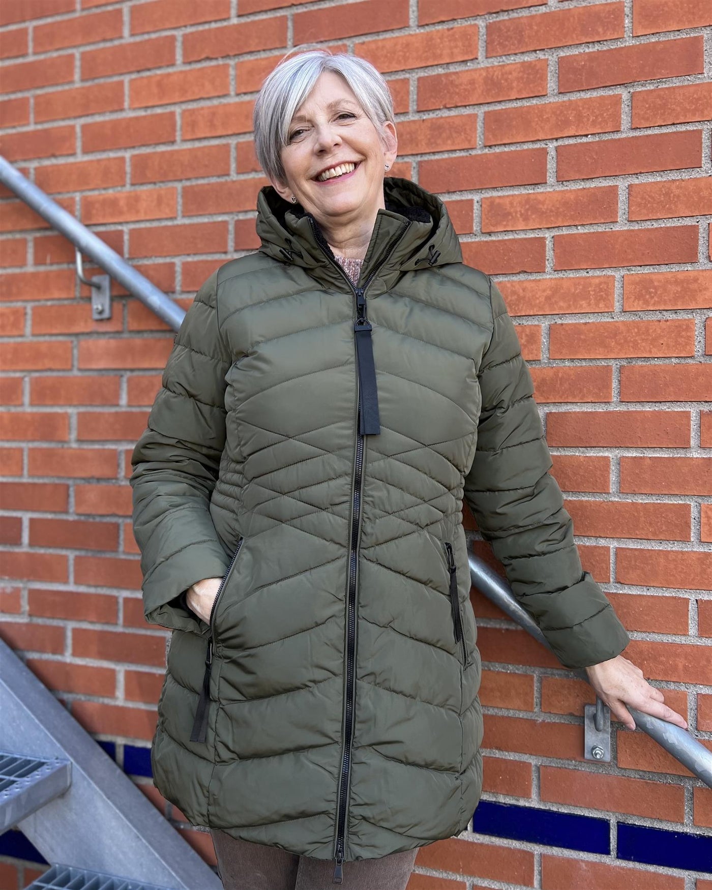 Ytterjakke med hette