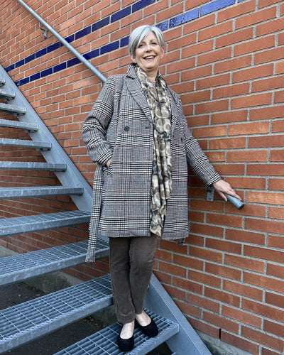 Rutet jakke med belte